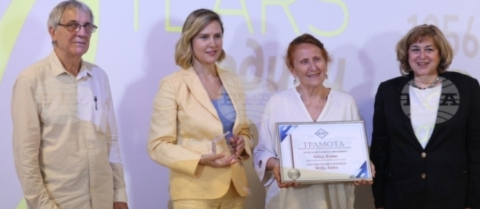 The writer Boyka Asiova has become the third recipient of the Maxim Minchev National Award of ABUJET