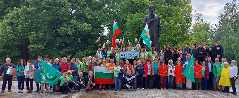БТС с поредица от патриотични походи