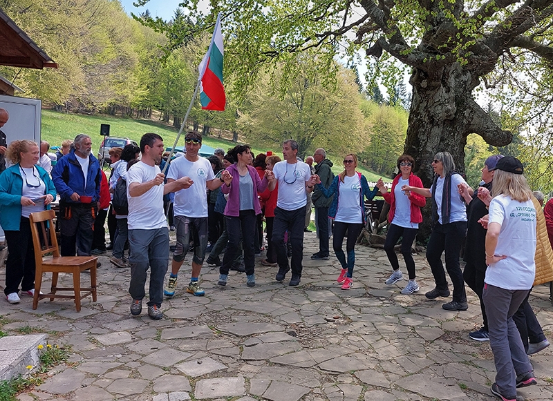 БТС с поредица от патриотични походи