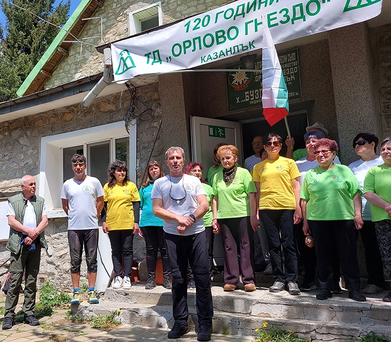 БТС с поредица от патриотични походи