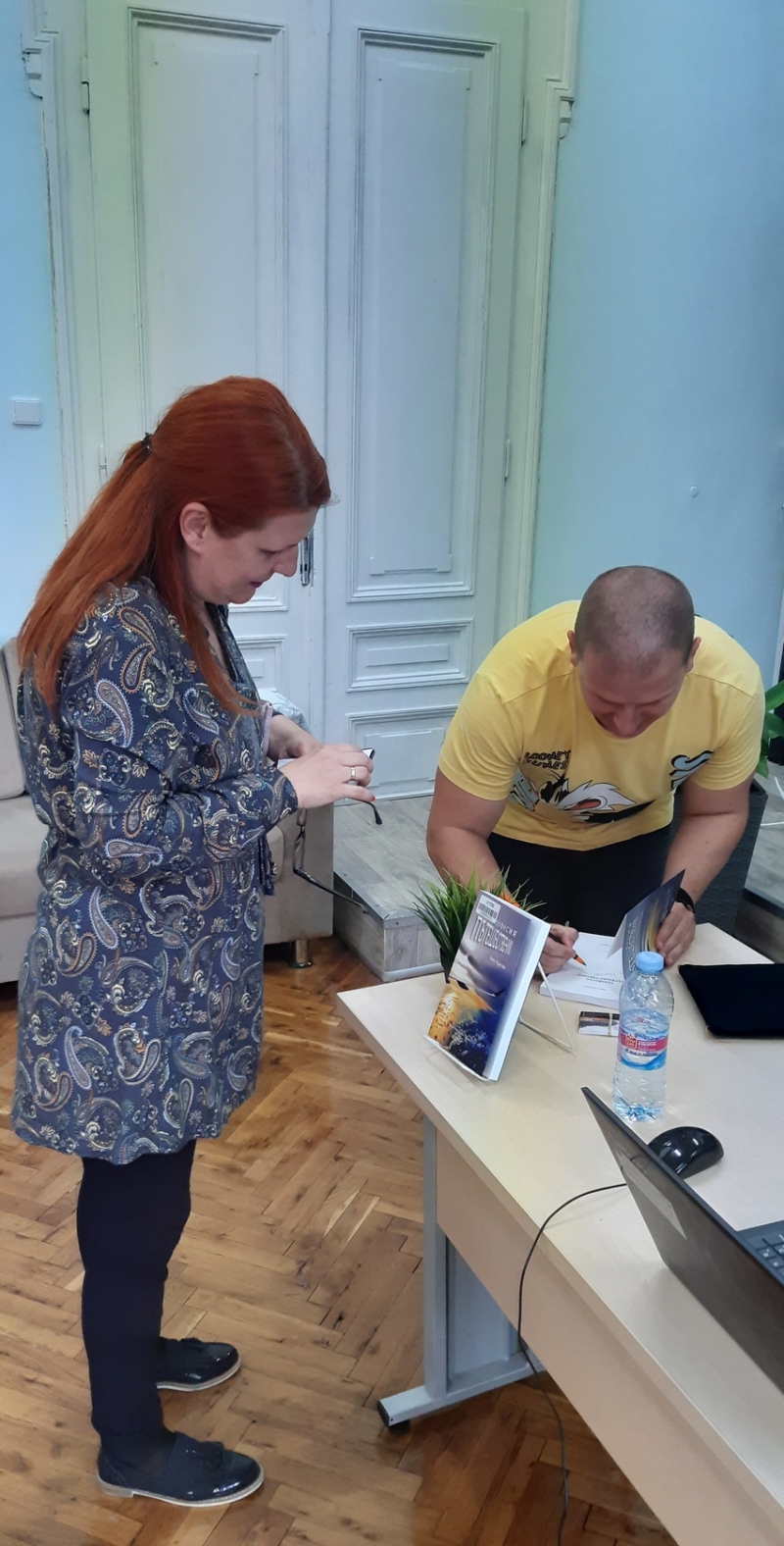Иван Кръстев гостува в русенската библиотека Иван Кръстев гостува в русенската библиотека