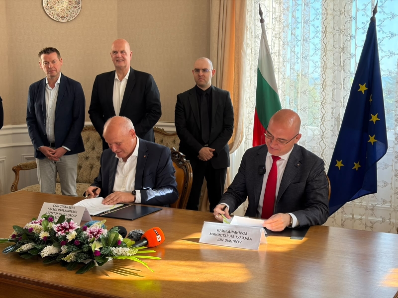 България и TUI подписаха меморандум за удвояване на туристите до 2030 г. България и TUI подписаха меморандум за удвояване на туристите до 2030 г.