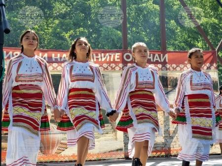 Празник на народния обичай и автентичната носия събра любители на фолклора в историческата местност „Костина“ край Рибарица